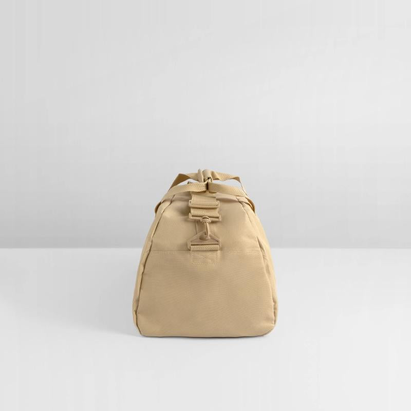 Un masque de carnaval vénitien entouré de mysterio